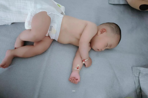 海南宝宝脚心出汗怎么回事
